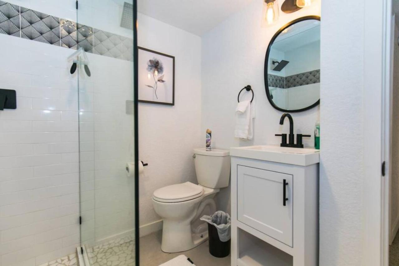 Cozy With 2 Bath 10 min to Downtown Denver And Fast Wifi