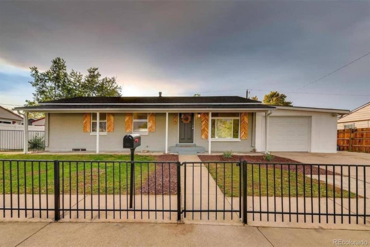 Cozy With 2 Bath 10 min to Downtown Denver And Fast Wifi