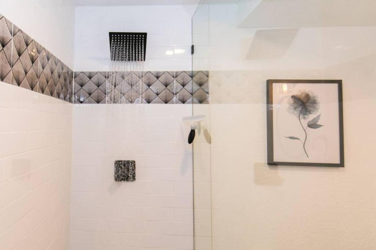 Cozy With 2 Bath 10 min to Downtown Denver And Fast Wifi