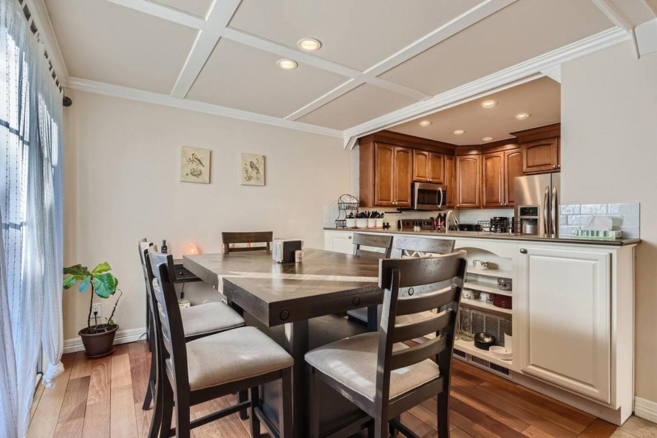 Pet Friendly Townhome WIth A Fireplace And A King Bed In Littleton