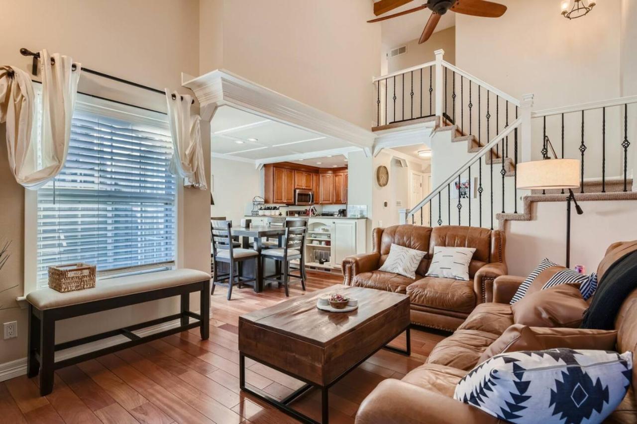 Pet Friendly Townhome WIth A Fireplace And A King Bed In Littleton