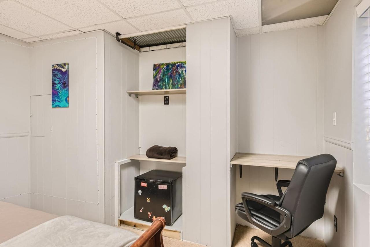 Pet Friendly Townhome WIth A Fireplace And A King Bed In Littleton
