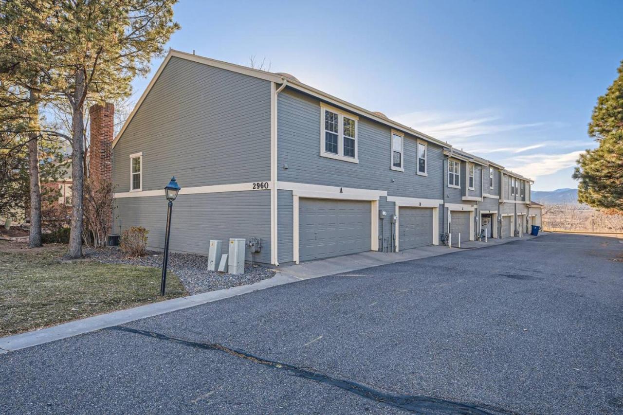 Pet Friendly Townhome WIth A Fireplace And A King Bed In Littleton
