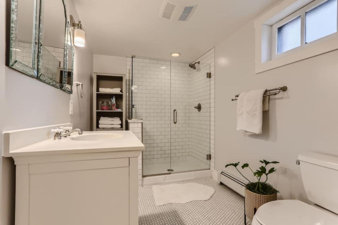 Guest Suite At Hilltop And Cherry Creek Near to Museums