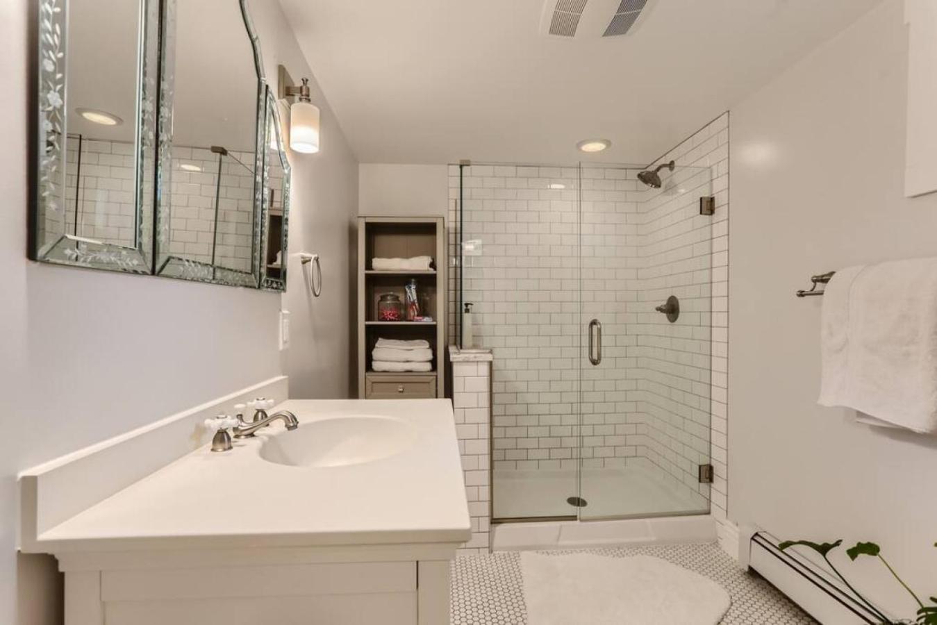 Guest Suite At Hilltop And Cherry Creek Near to Museums