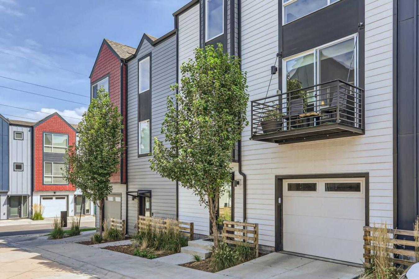 3 Bedrooms 2 Bath Townhome In West Denver Near to Red Rocks And Foothills