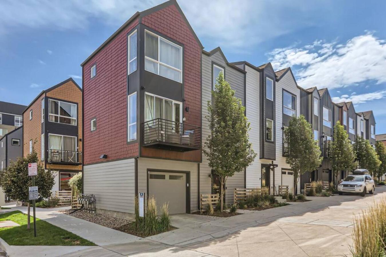 3 Bedrooms 2 Bath Townhome In West Denver Near to Red Rocks And Foothills