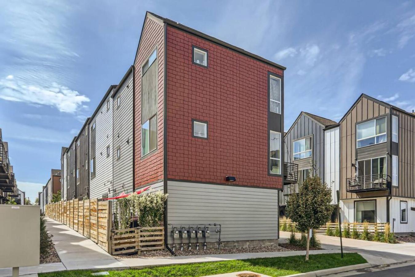3 Bedrooms 2 Bath Townhome In West Denver Near to Red Rocks And Foothills