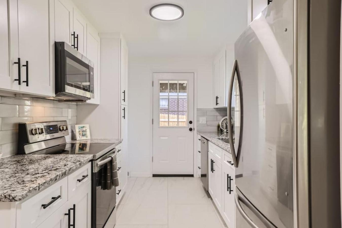 Pet Friendly 3 Bedroom Near to Red Rocks And Belmar In Denver