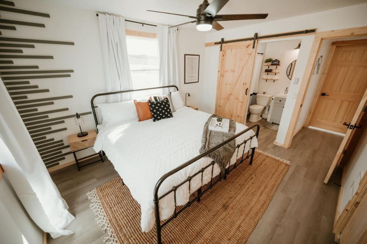 New Cabin Pet Friendly With A Game Room And King Beds