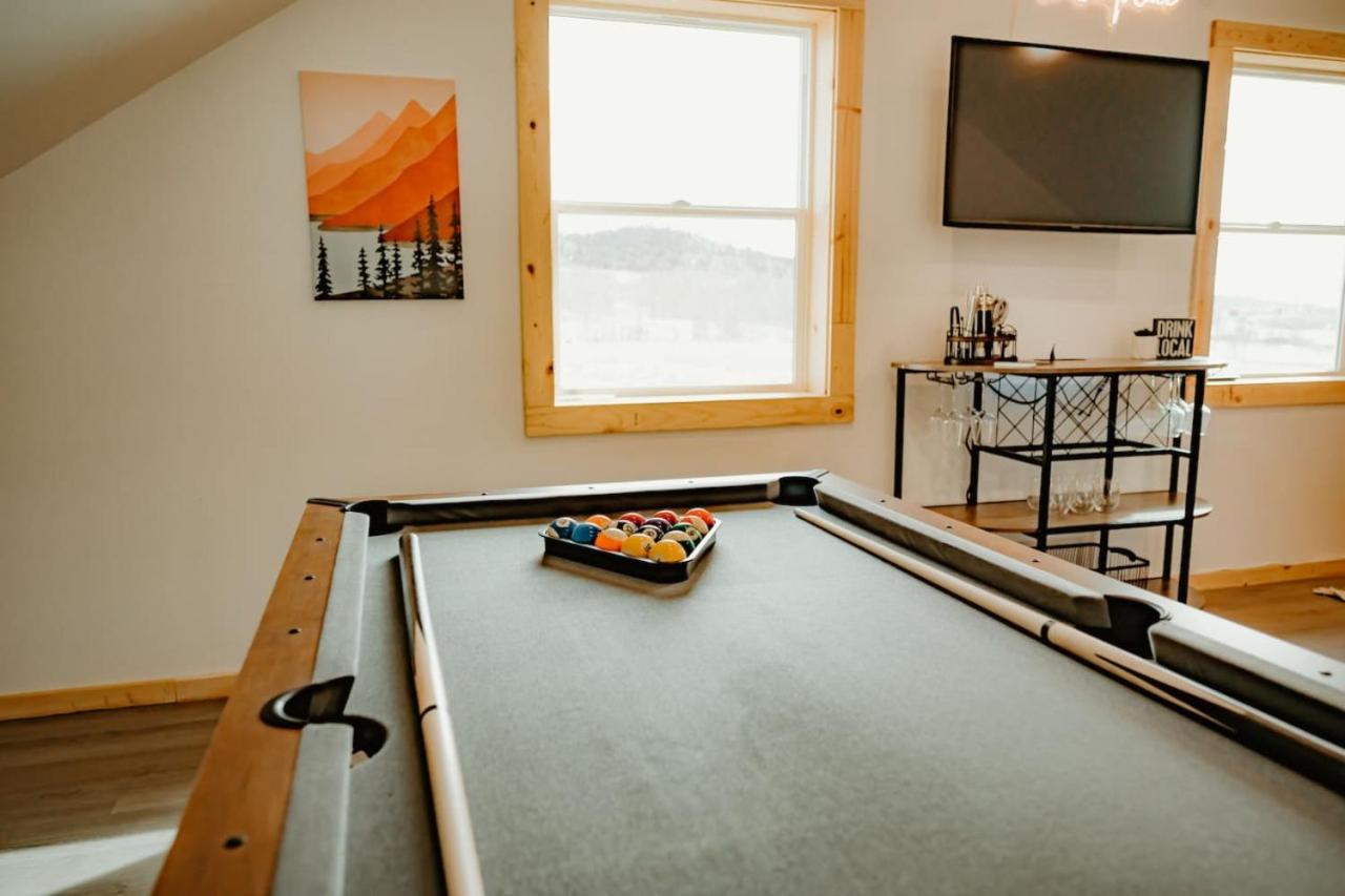 New Cabin Pet Friendly With A Game Room And King Beds