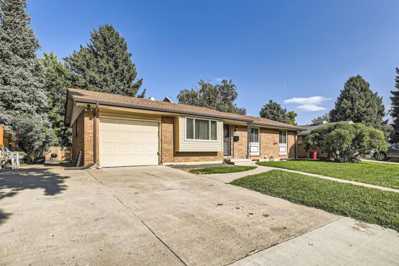 Pet Friendly 3 Bedroom Near to Red Rocks And Belmar In Denver