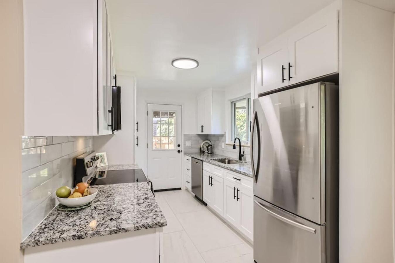 Pet Friendly 3 Bedroom Near to Red Rocks And Belmar In Denver