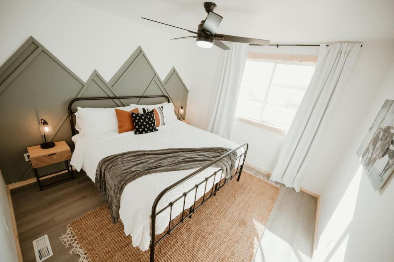 New Cabin Pet Friendly With A Game Room And King Beds