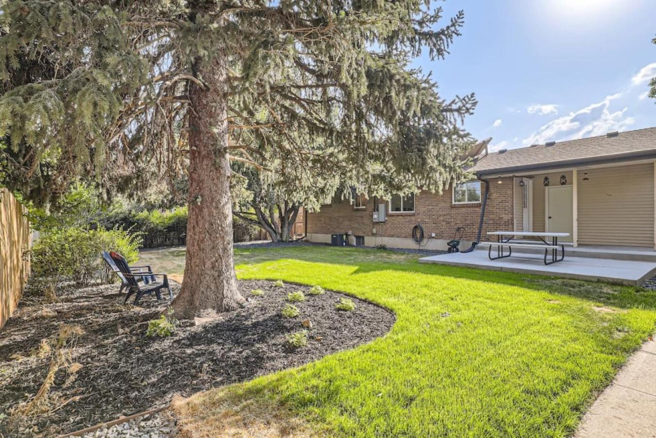 Pet Friendly 3 Bedroom Near to Red Rocks And Belmar In Denver