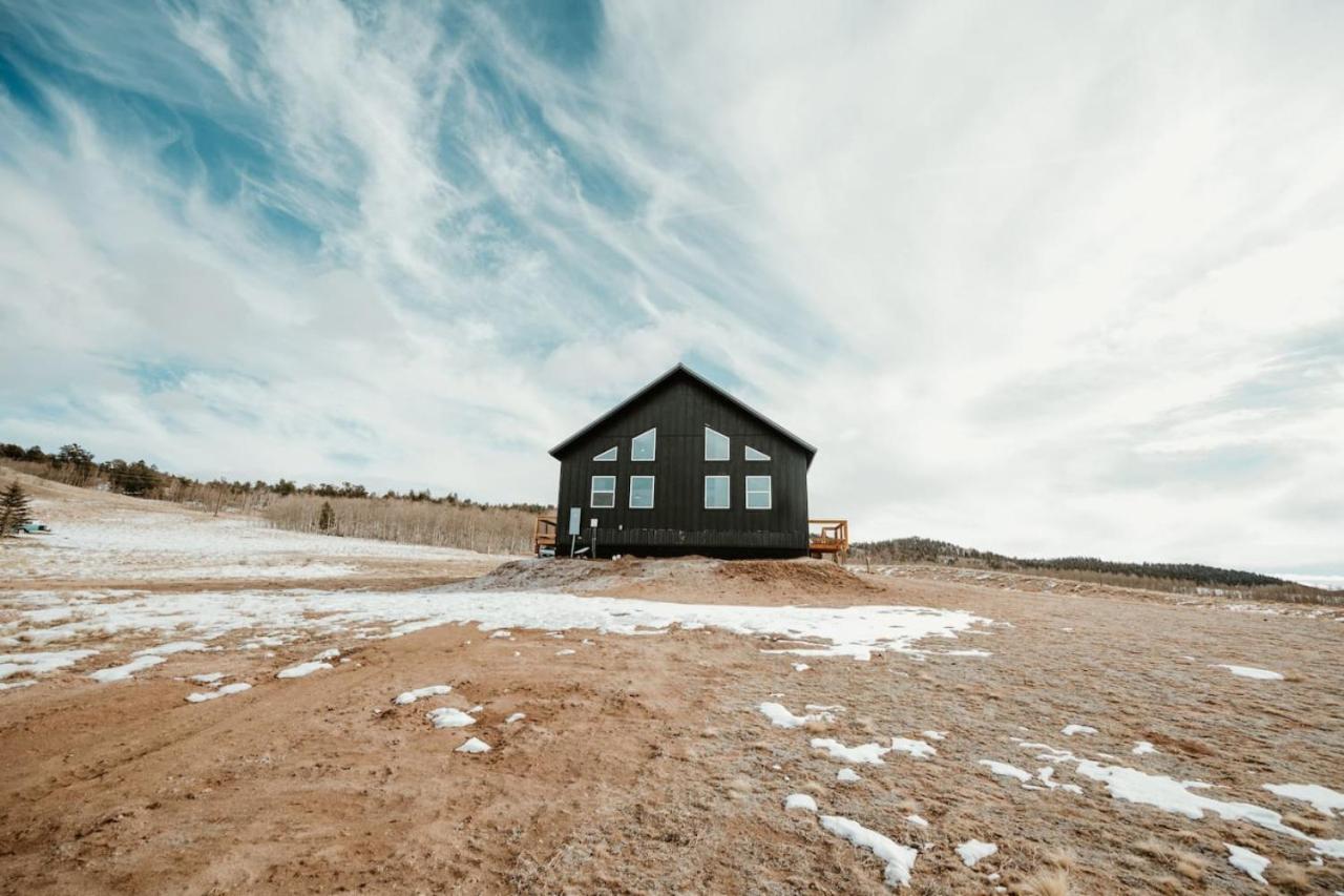 New Cabin Pet Friendly With A Game Room And King Beds