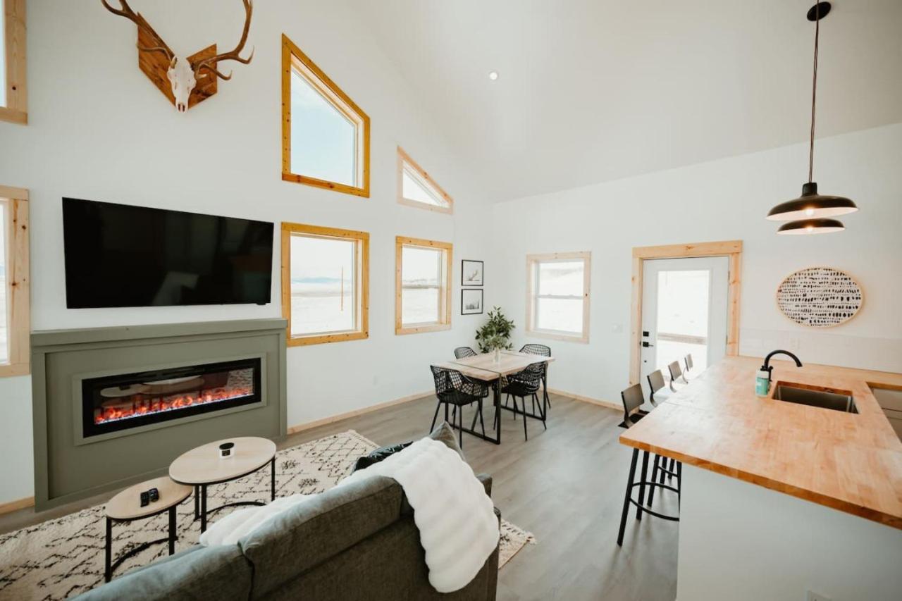 New Cabin Pet Friendly With A Game Room And King Beds