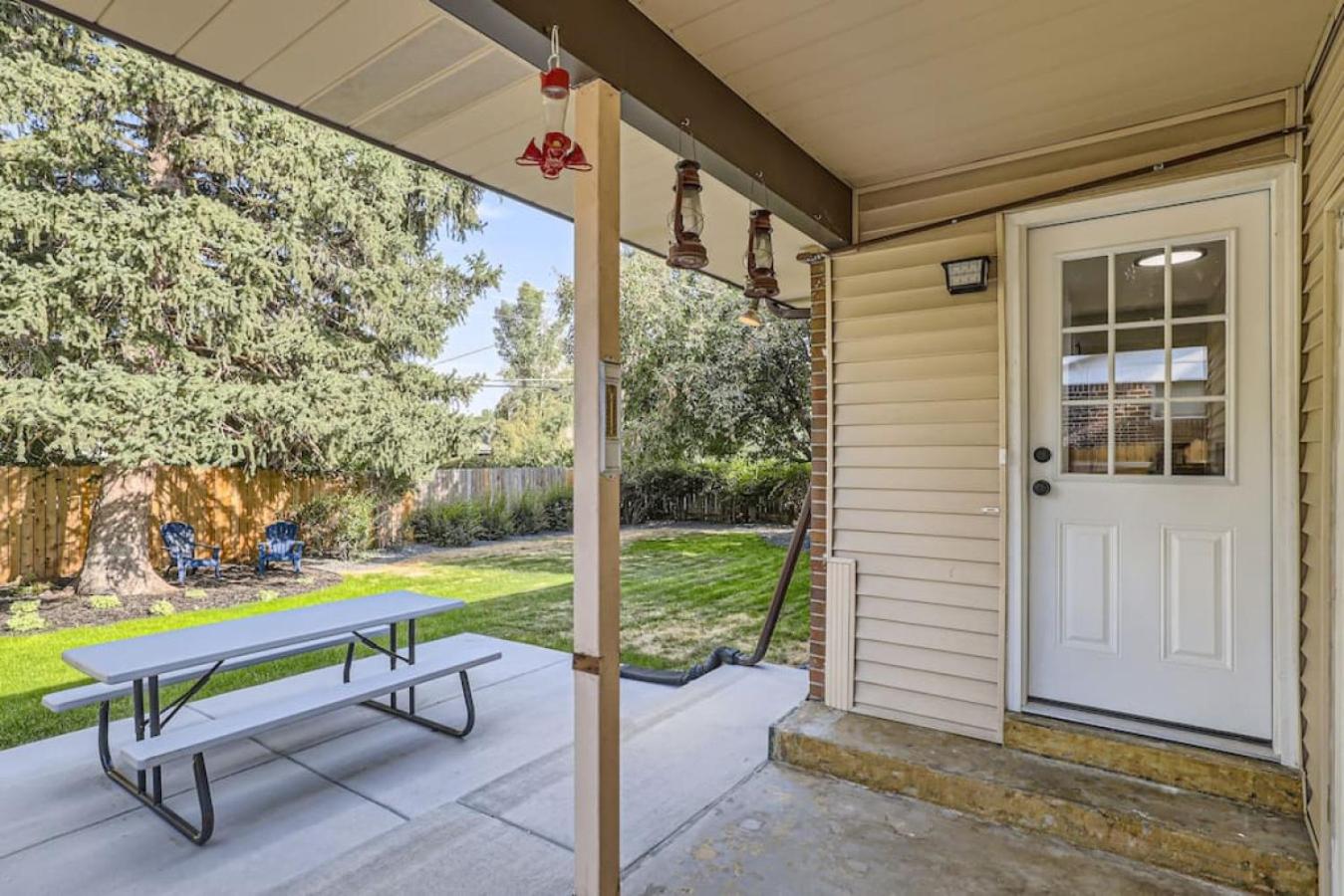 Pet Friendly 3 Bedroom Near to Red Rocks And Belmar In Denver