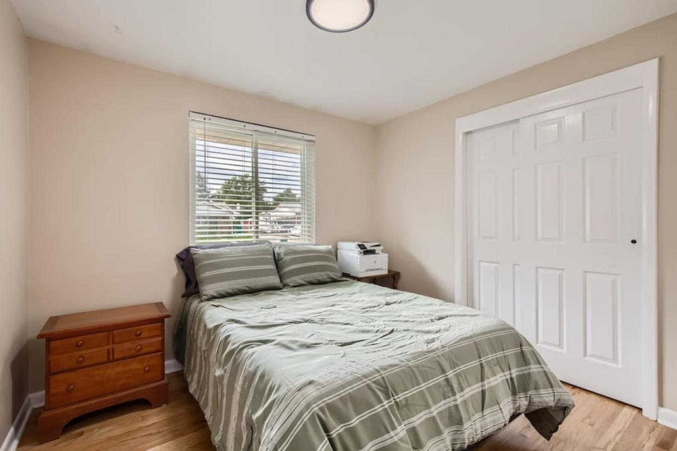 Pet Friendly 3 Bedroom Near to Red Rocks And Belmar In Denver