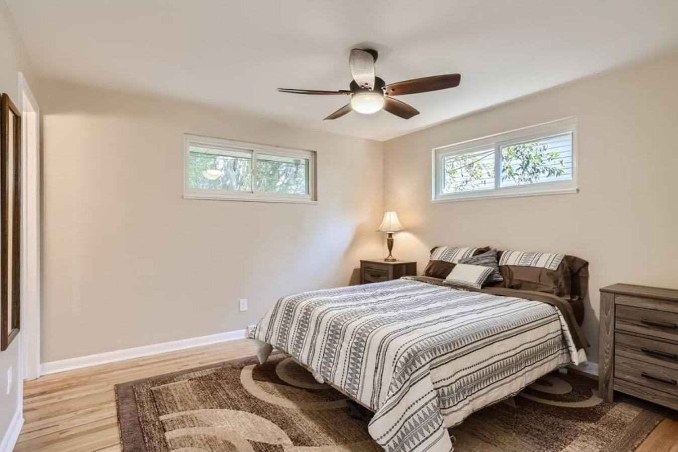 Pet Friendly 3 Bedroom Near to Red Rocks And Belmar In Denver