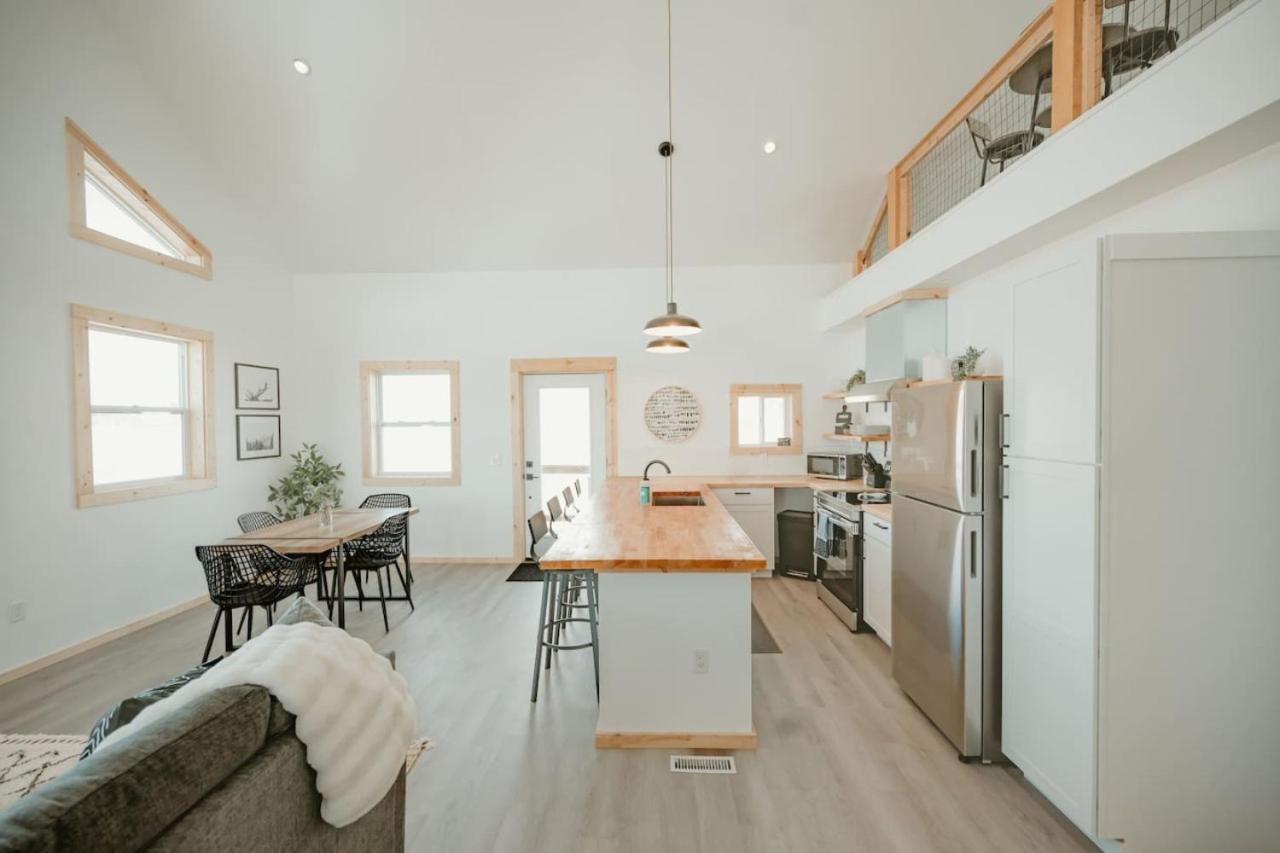 New Cabin Pet Friendly With A Game Room And King Beds
