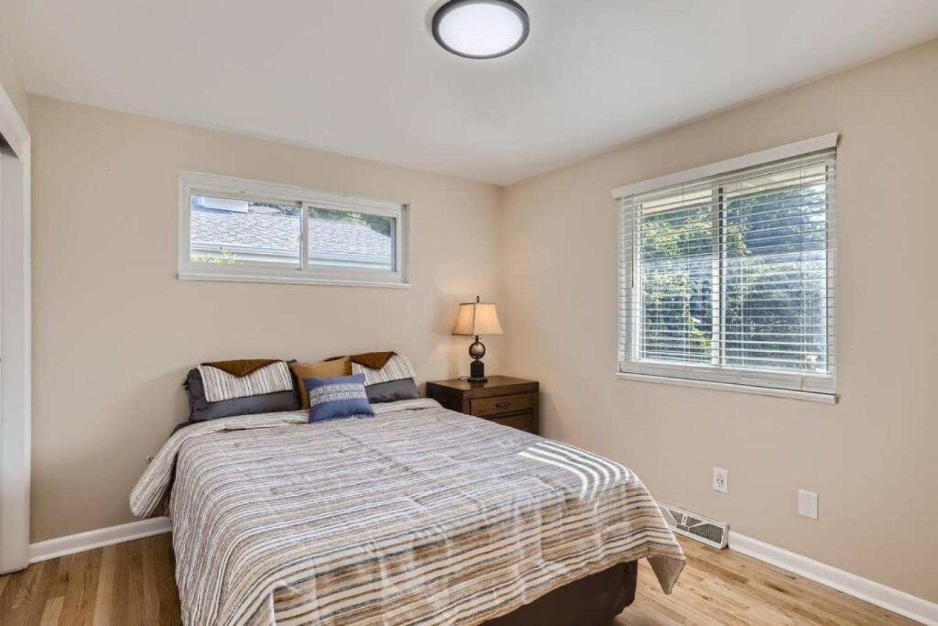 Pet Friendly 3 Bedroom Near to Red Rocks And Belmar In Denver