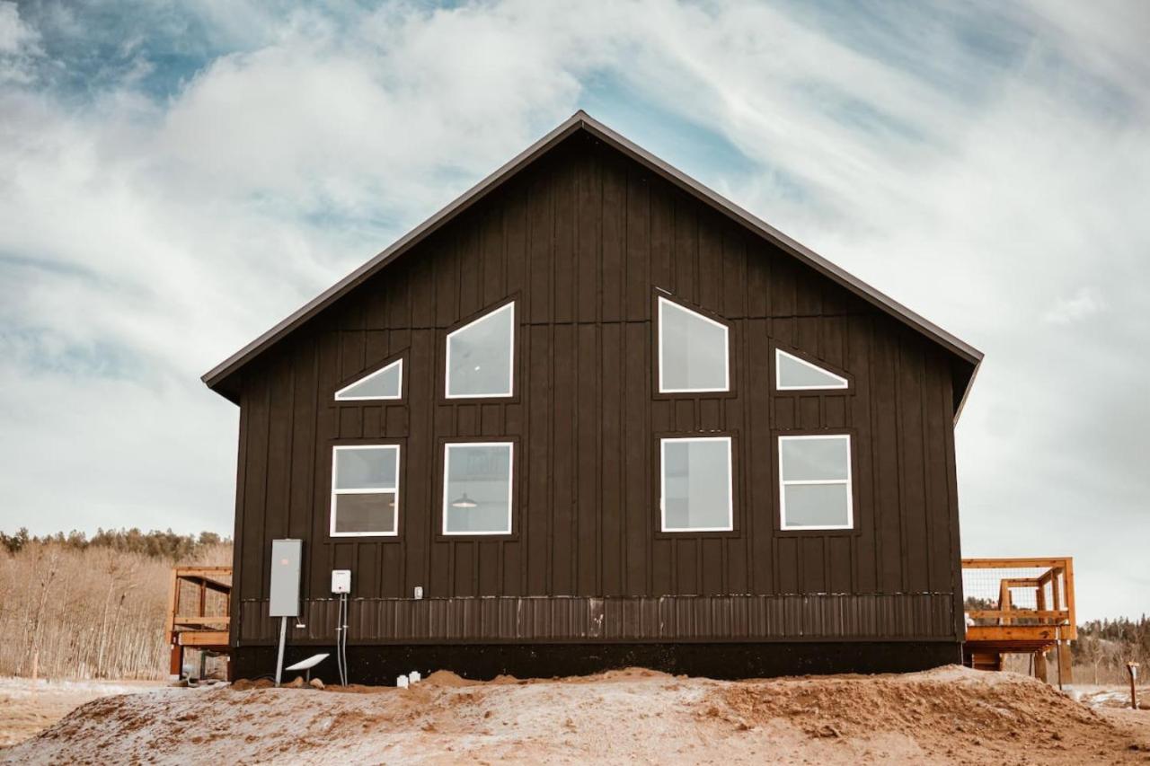 New Cabin Pet Friendly With A Game Room And King Beds