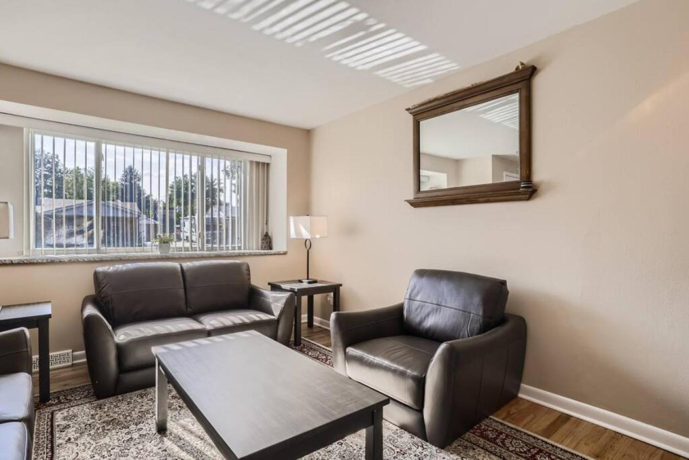Pet Friendly 3 Bedroom Near to Red Rocks And Belmar In Denver