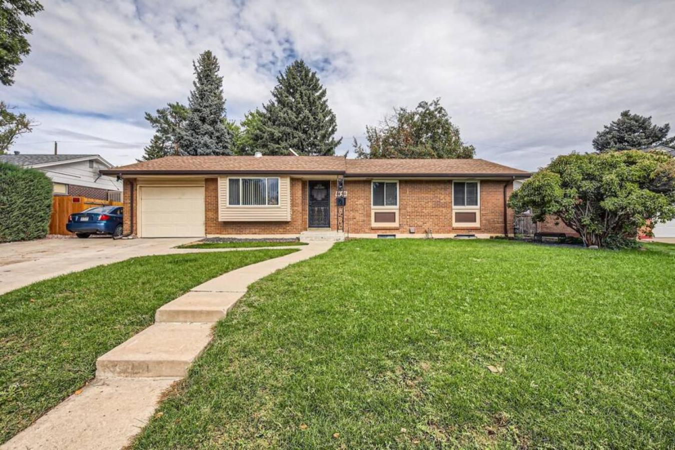 Pet Friendly 3 Bedroom Near to Red Rocks And Belmar In Denver