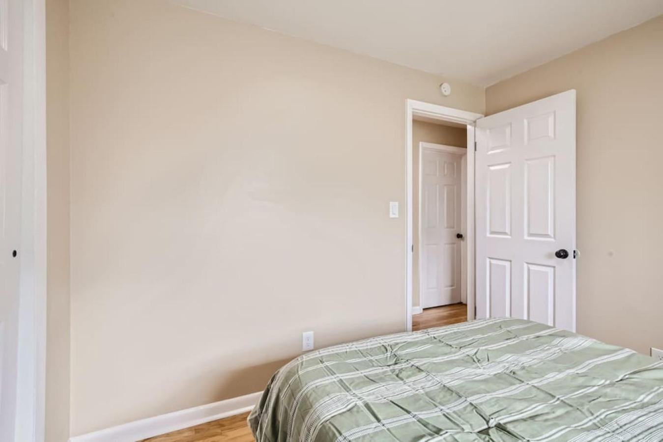 Pet Friendly 3 Bedroom Near to Red Rocks And Belmar In Denver