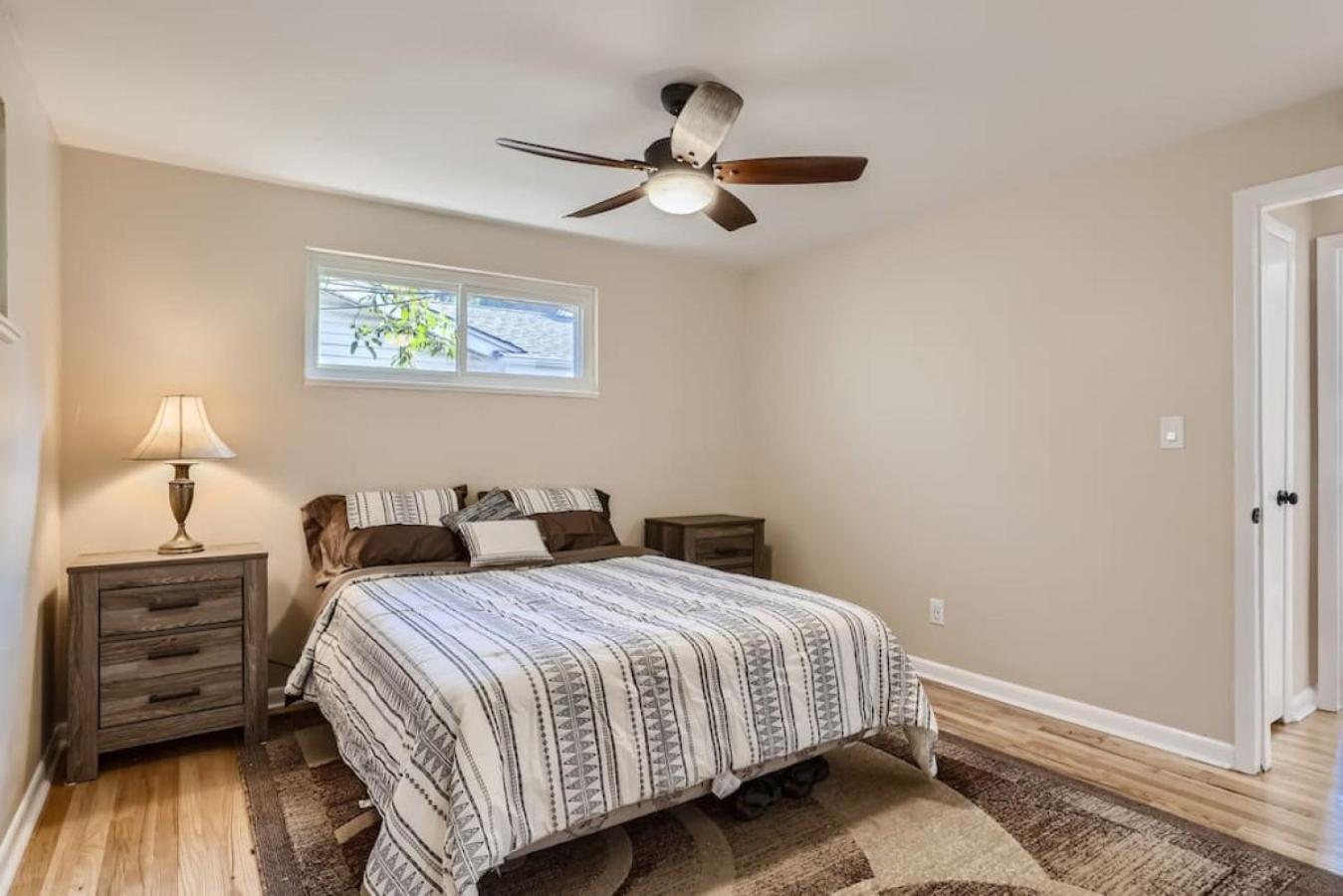 Pet Friendly 3 Bedroom Near to Red Rocks And Belmar In Denver