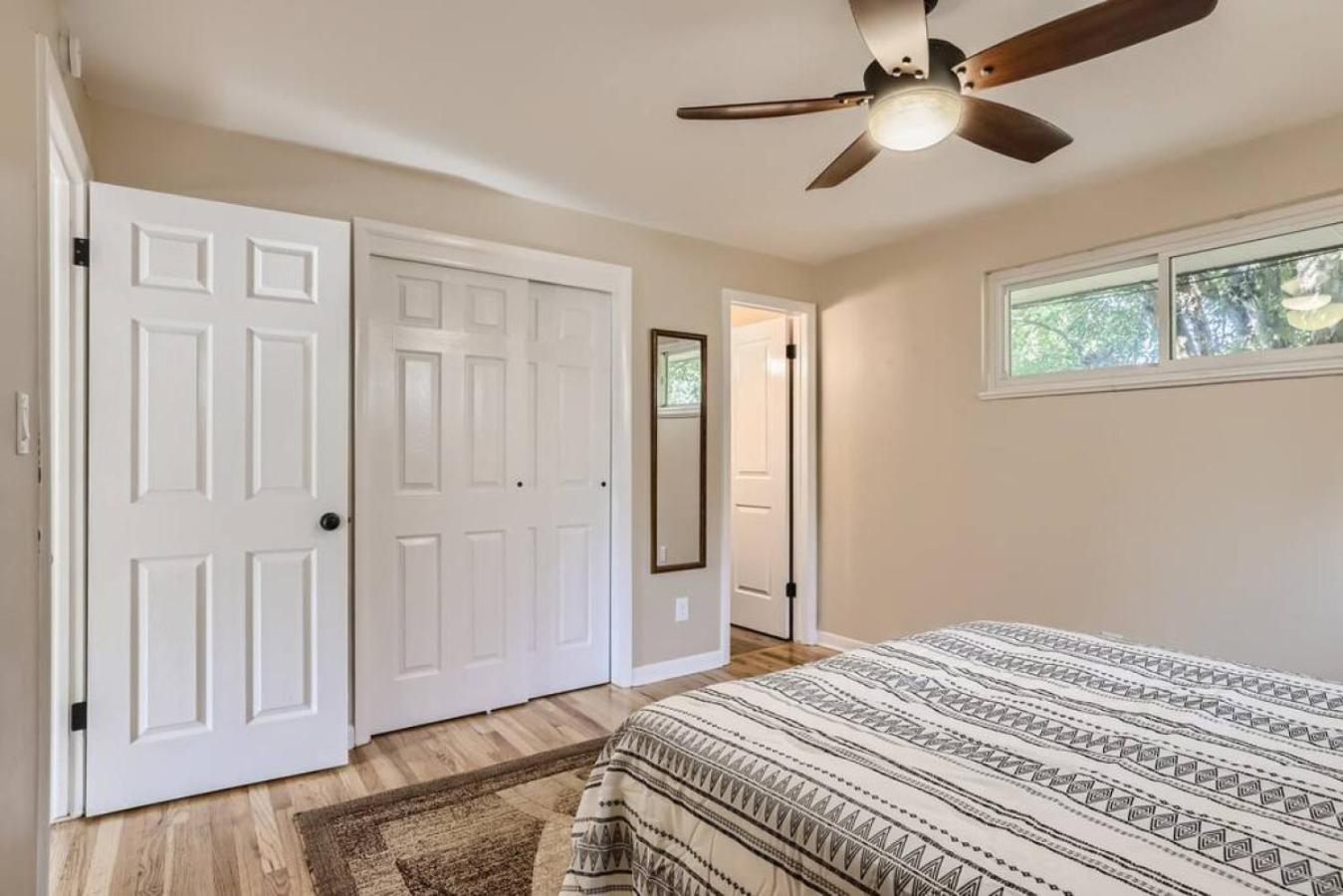 Pet Friendly 3 Bedroom Near to Red Rocks And Belmar In Denver