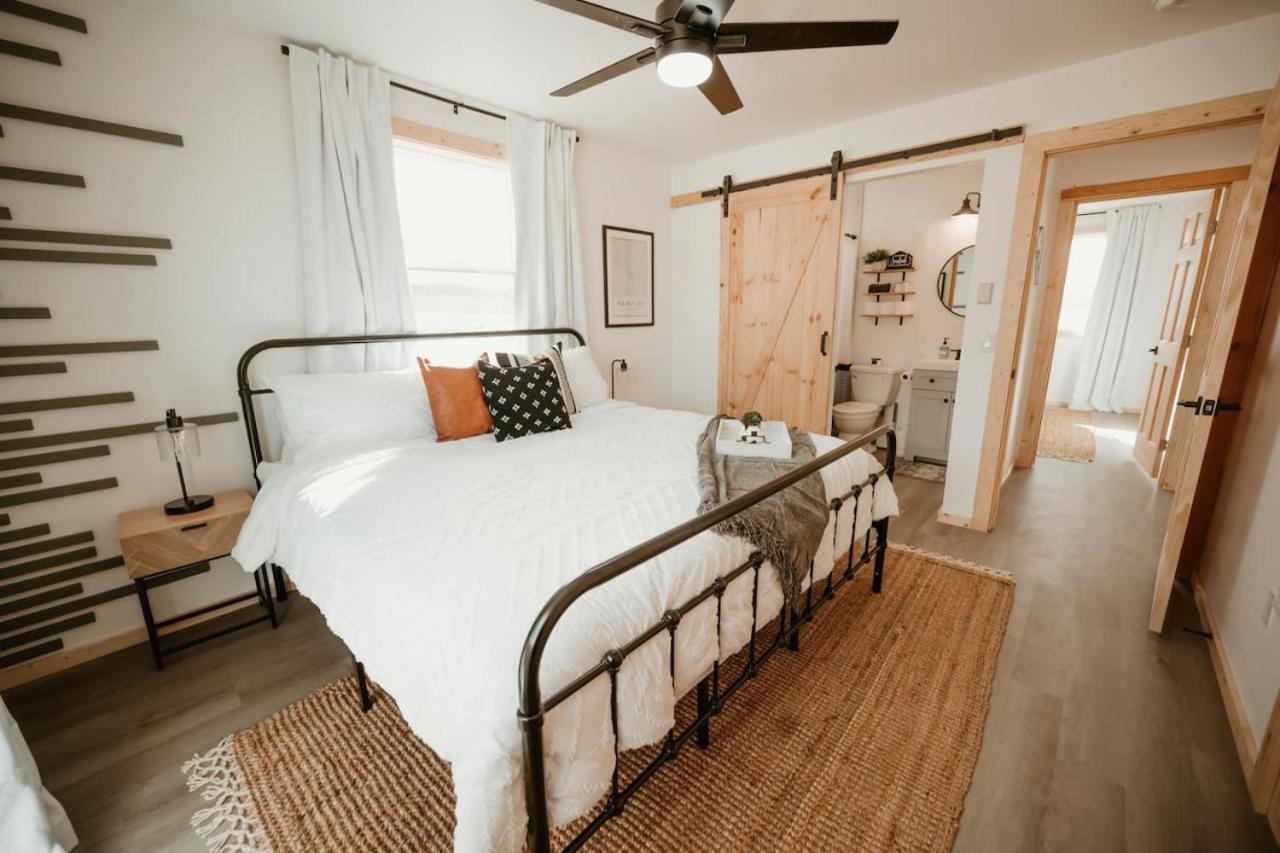 New Cabin Pet Friendly With A Game Room And King Beds