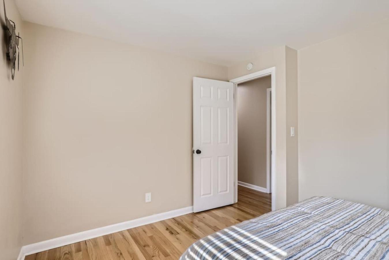 Pet Friendly 3 Bedroom Near to Red Rocks And Belmar In Denver