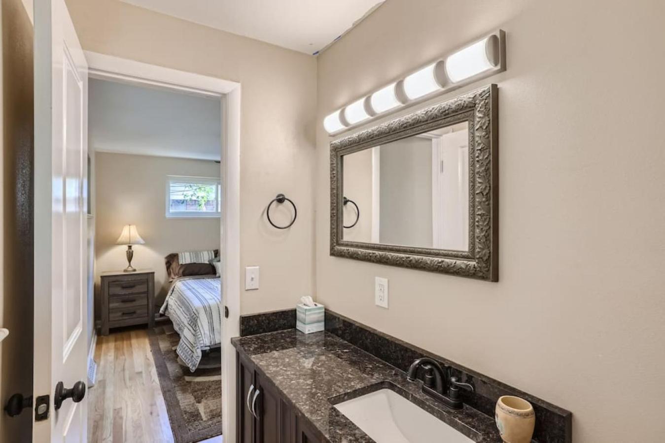 Pet Friendly 3 Bedroom Near to Red Rocks And Belmar In Denver