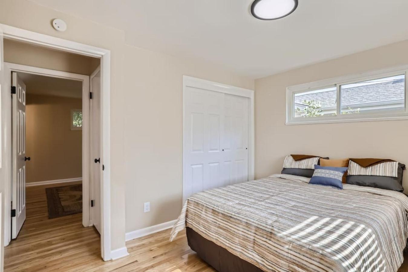 Pet Friendly 3 Bedroom Near to Red Rocks And Belmar In Denver