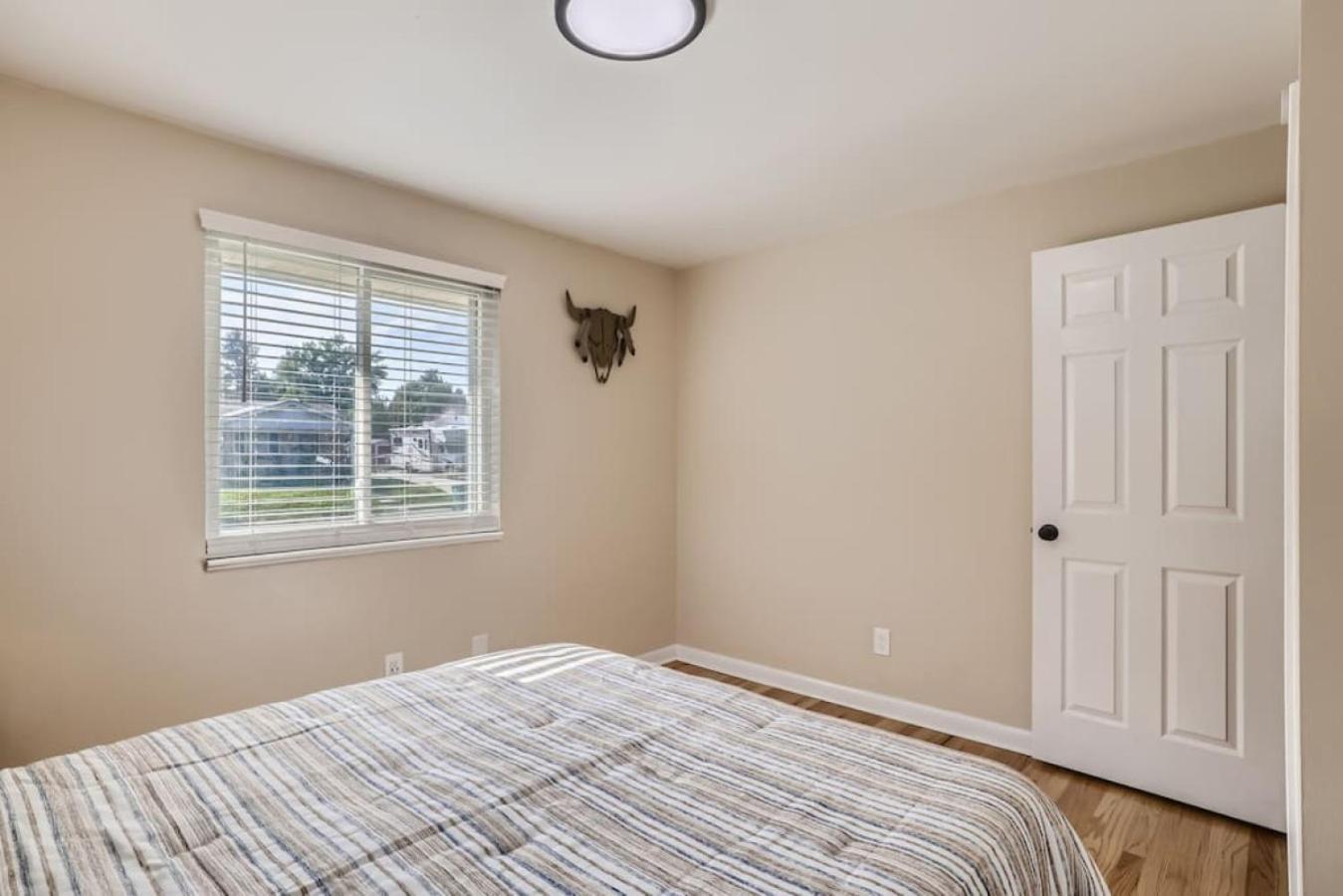 Pet Friendly 3 Bedroom Near to Red Rocks And Belmar In Denver