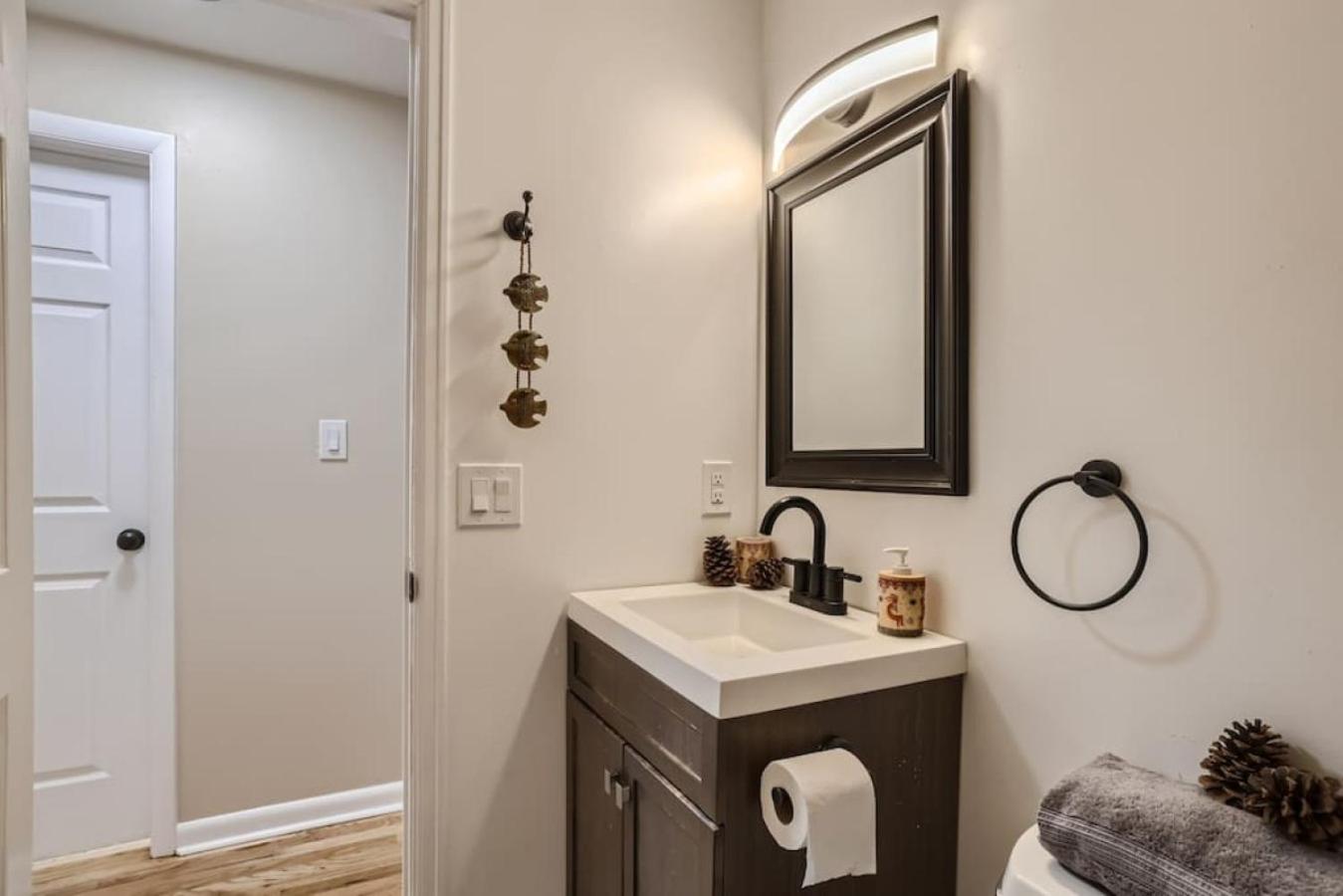 Pet Friendly 3 Bedroom Near to Red Rocks And Belmar In Denver