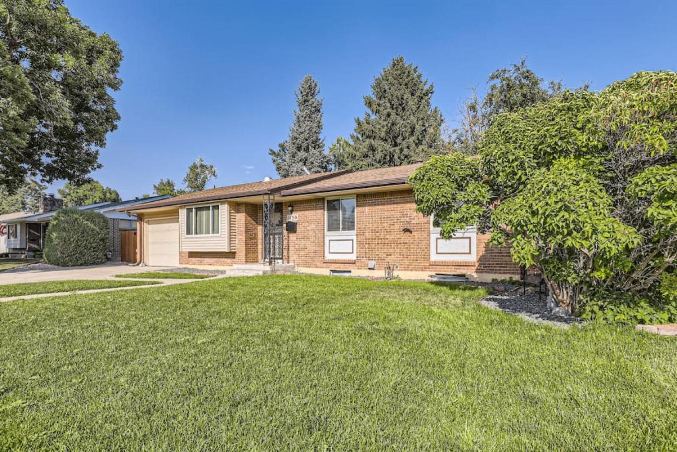 Pet Friendly 3 Bedroom Near to Red Rocks And Belmar In Denver