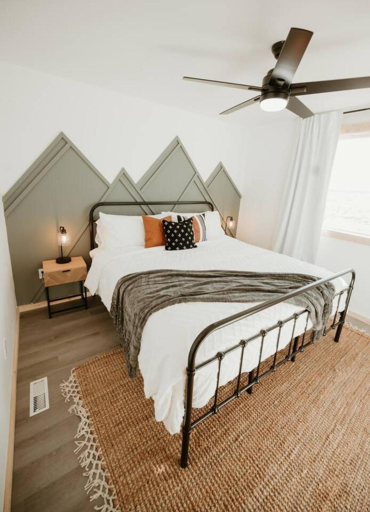 New Cabin Pet Friendly With A Game Room And King Beds
