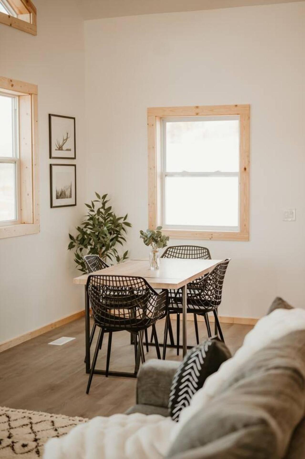 New Cabin Pet Friendly With A Game Room And King Beds