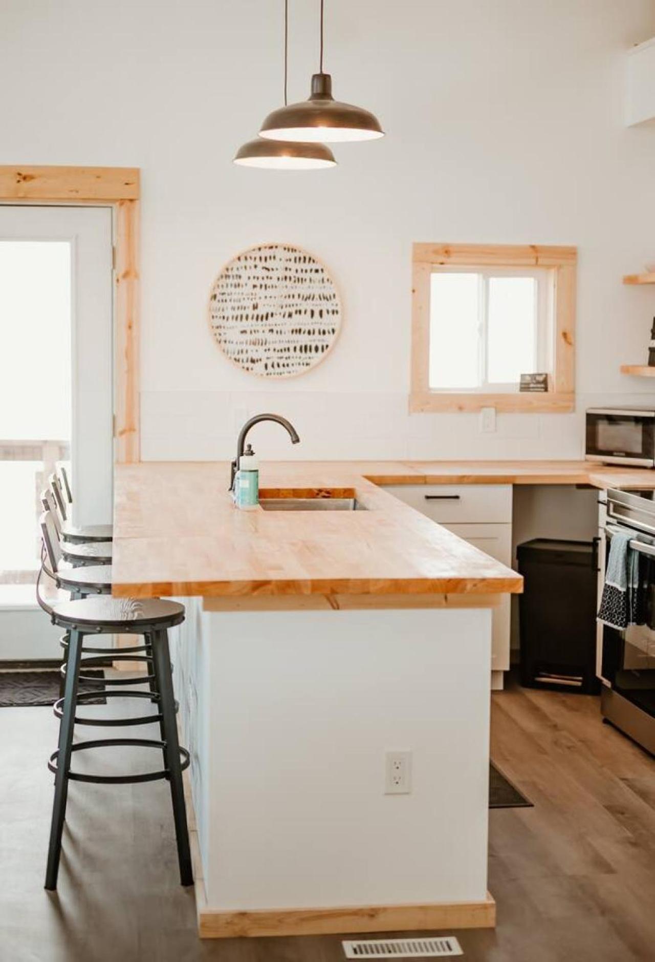 New Cabin Pet Friendly With A Game Room And King Beds