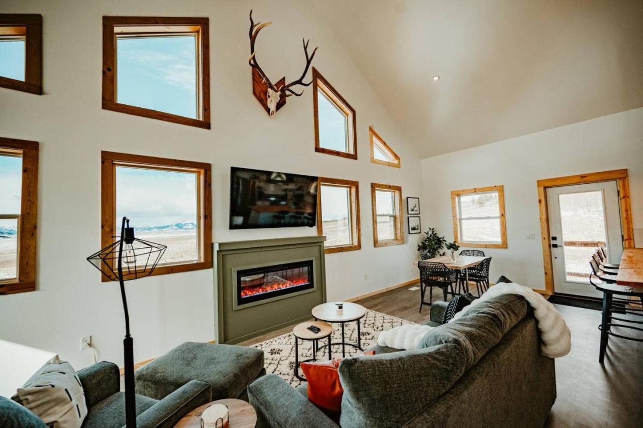 New Cabin Pet Friendly With A Game Room And King Beds