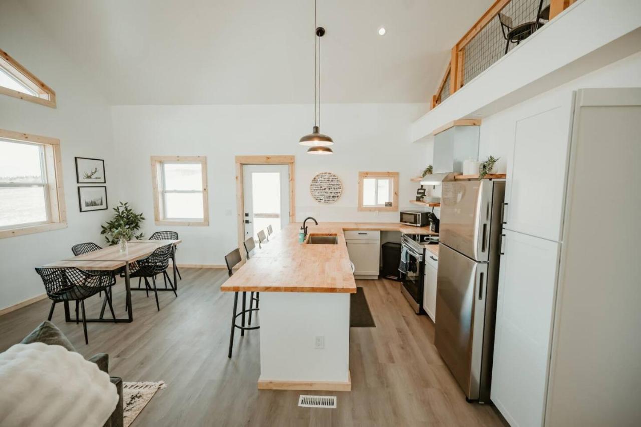 New Cabin Pet Friendly With A Game Room And King Beds