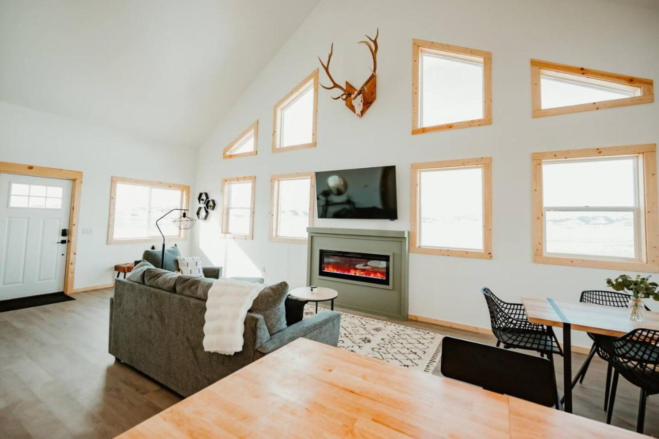 New Cabin Pet Friendly With A Game Room And King Beds