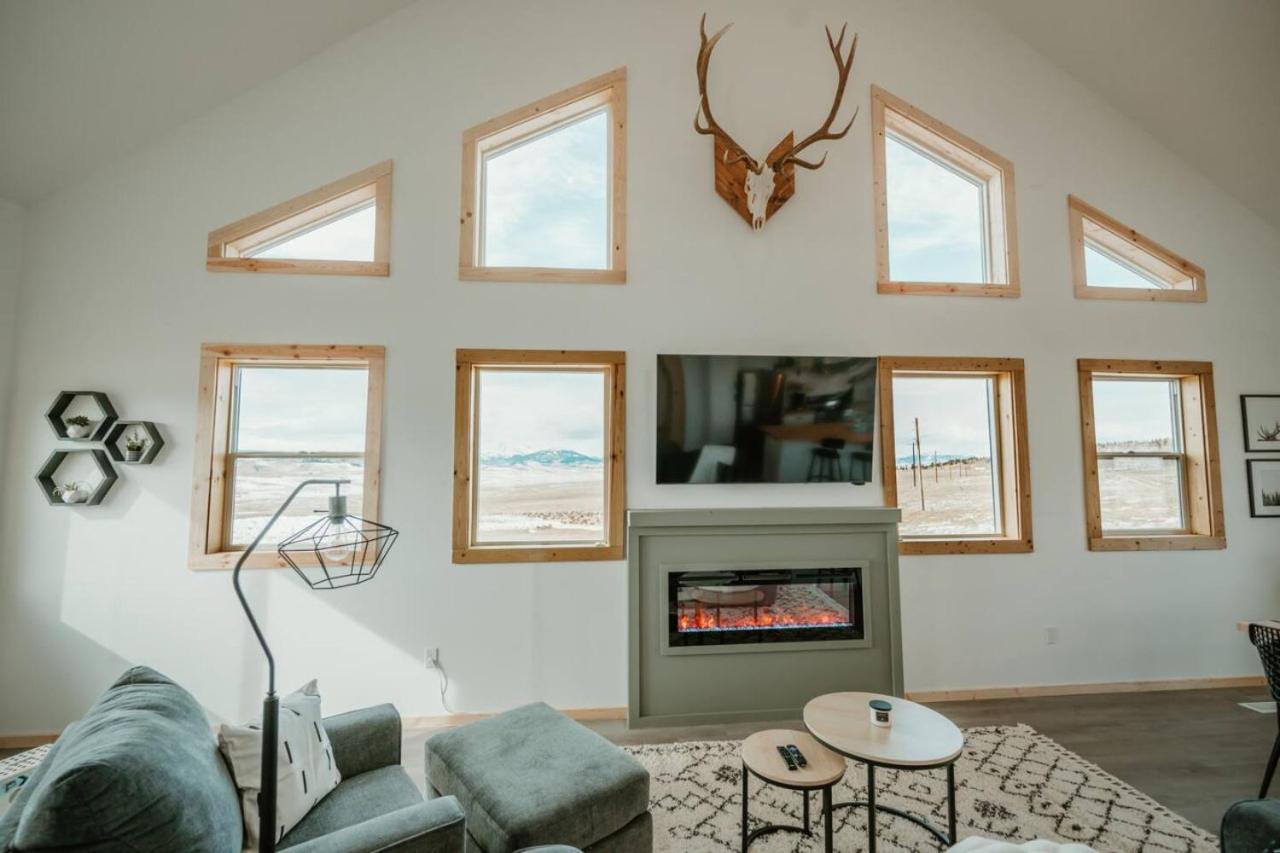 New Cabin Pet Friendly With A Game Room And King Beds