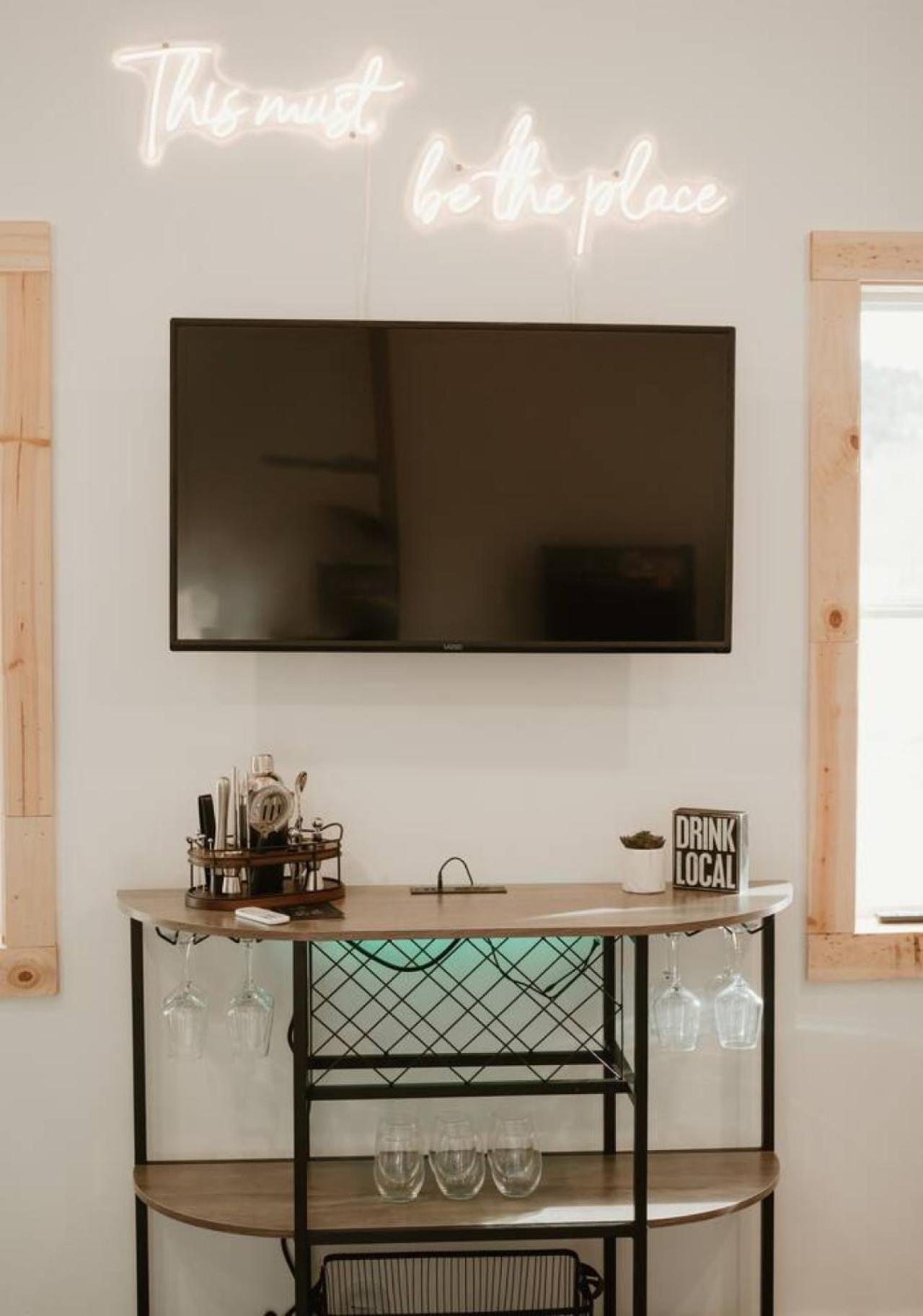 New Cabin Pet Friendly With A Game Room And King Beds