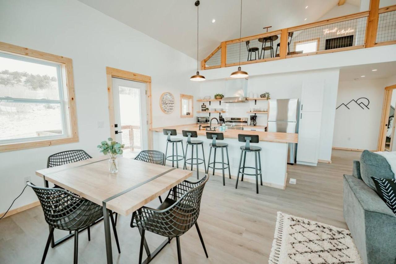 New Cabin Pet Friendly With A Game Room And King Beds