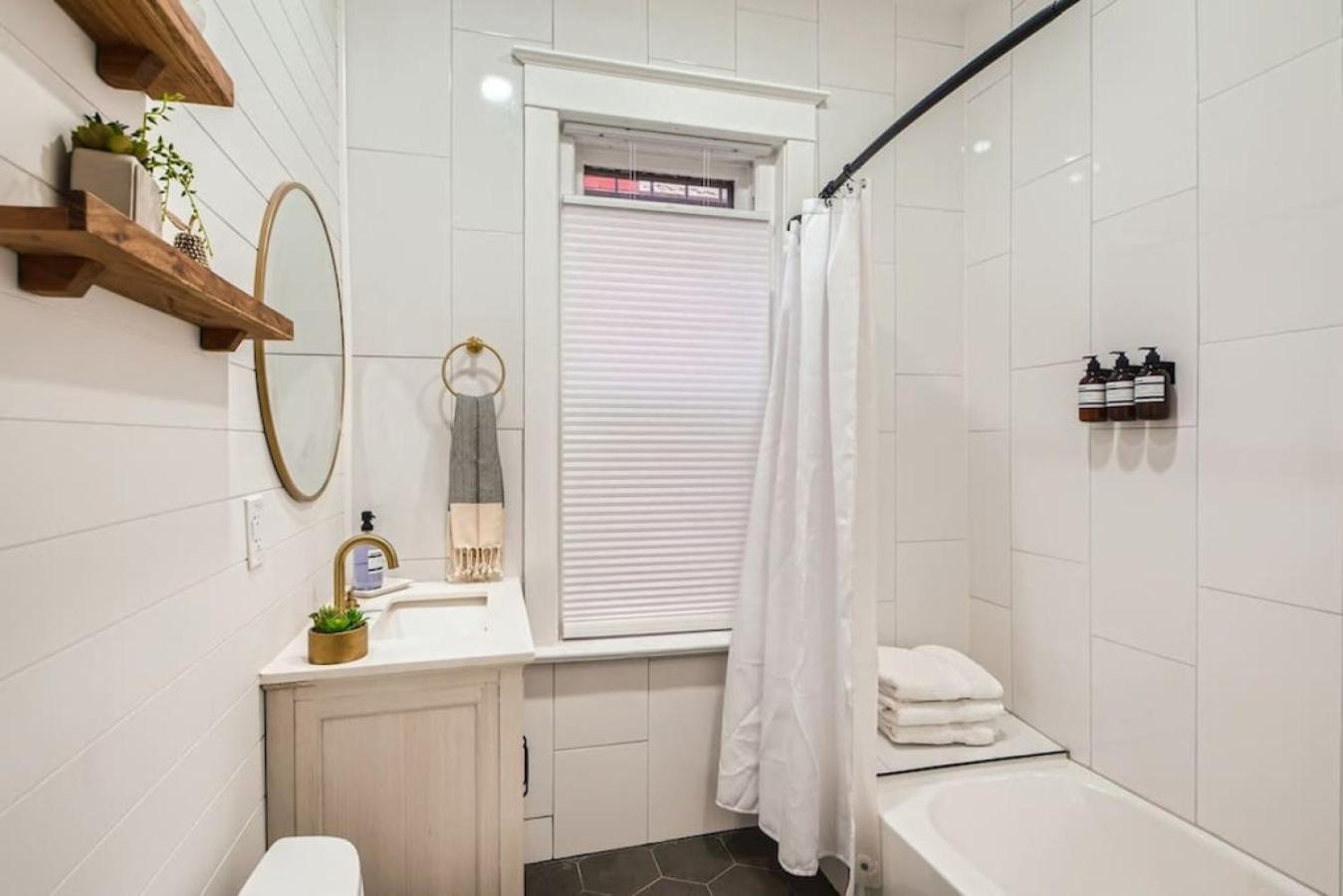 Remodeled 3 Bedroom Close to St Broadway And Sante Fe And CBD
