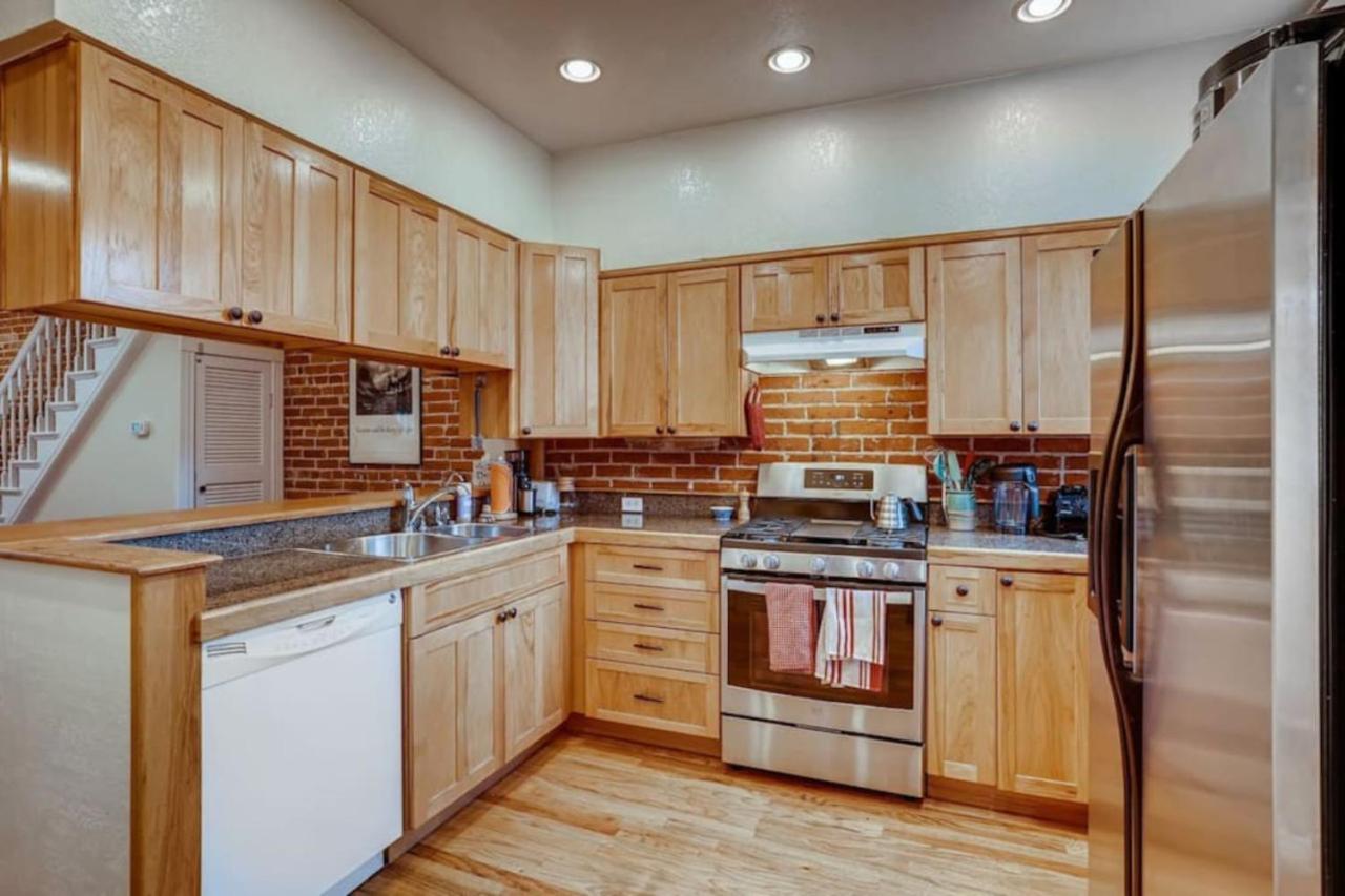 Central Denver Townhome Close To Historic Neighborhood